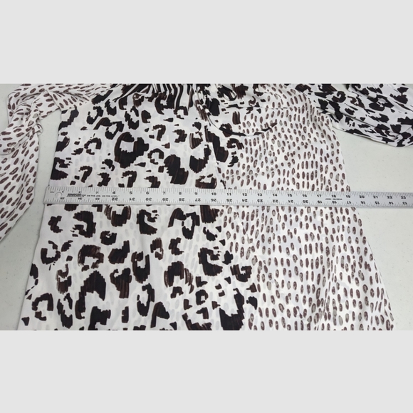 CAbi 570 Animal Skin Print Wrap Top Long Sleeve XS Blouse - Picture 4 of 11
